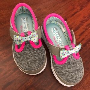 Sketchers Memory Foam Fit Shoes (Size 5) ❤️